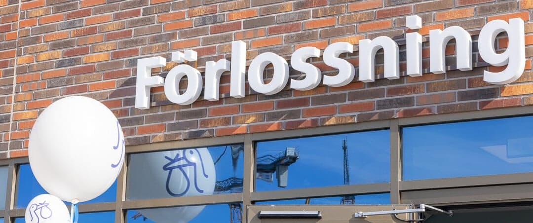 skylt med förlossning skylt med förlossning